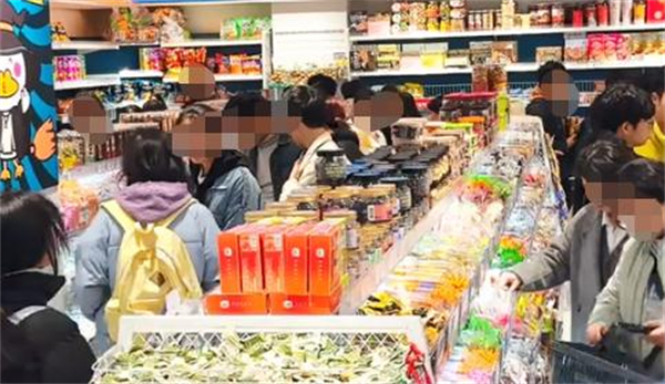街头馋嘴零食省钱超市加盟